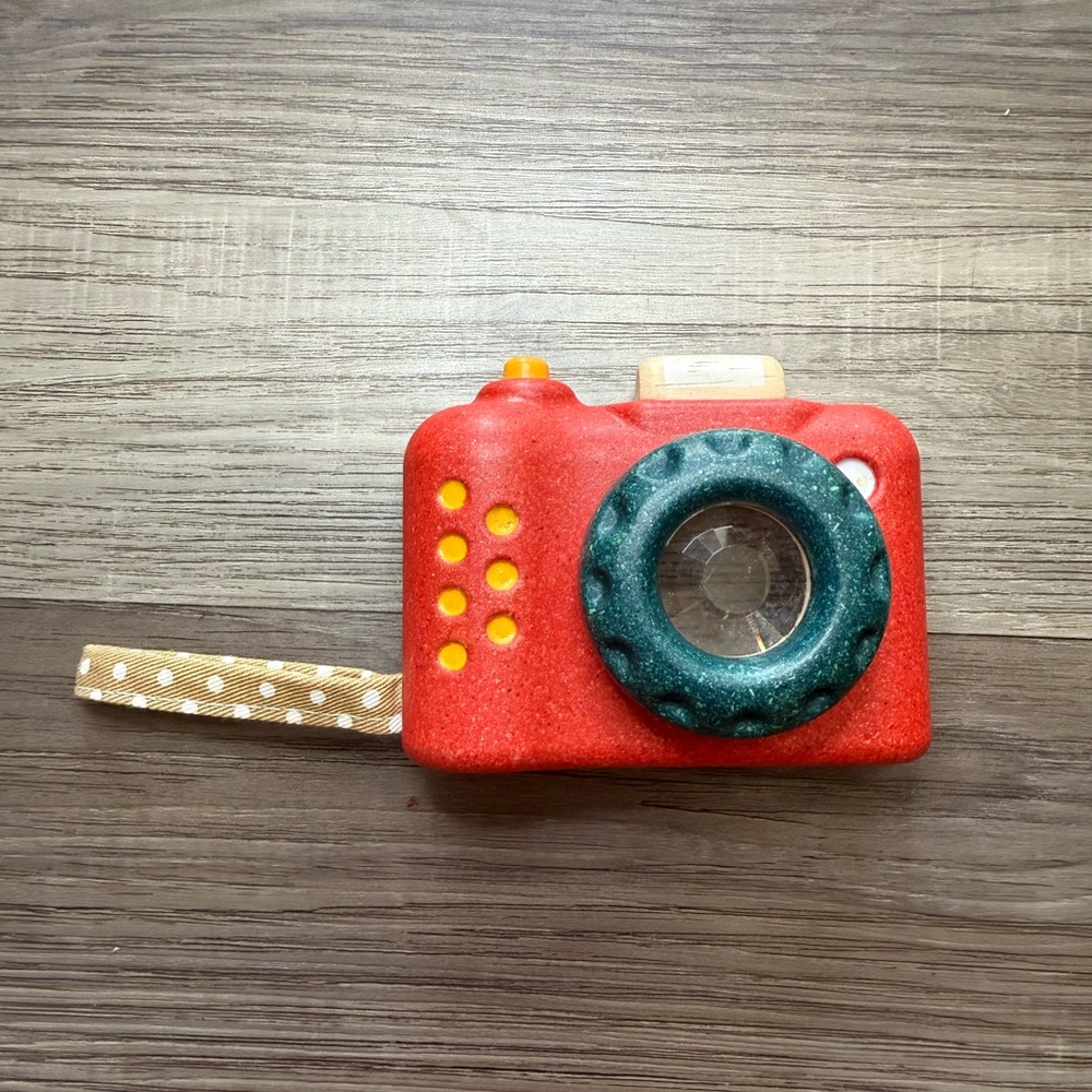Plan Toys My First Camera - Picture 3 of 5